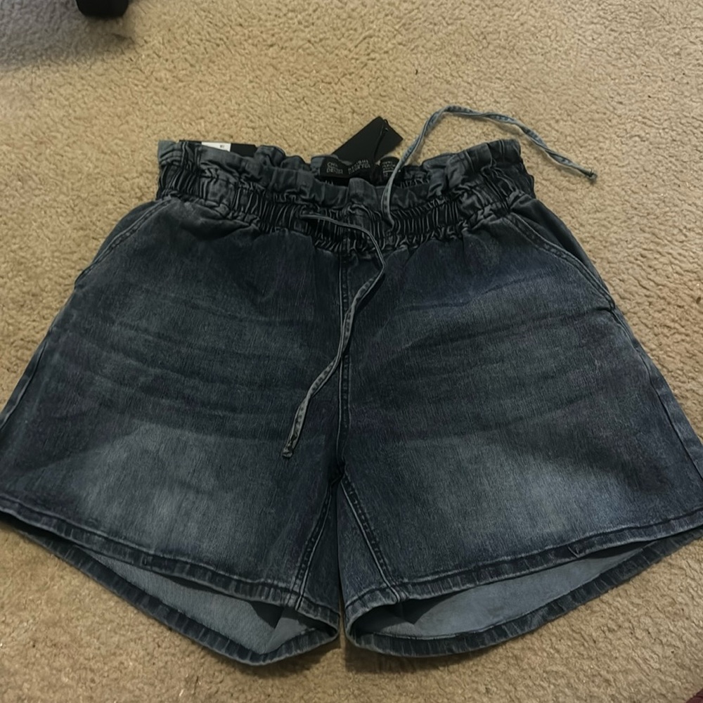 chic denim ,pantalones cortos Harley de talle alto talla 12 con elasticidad